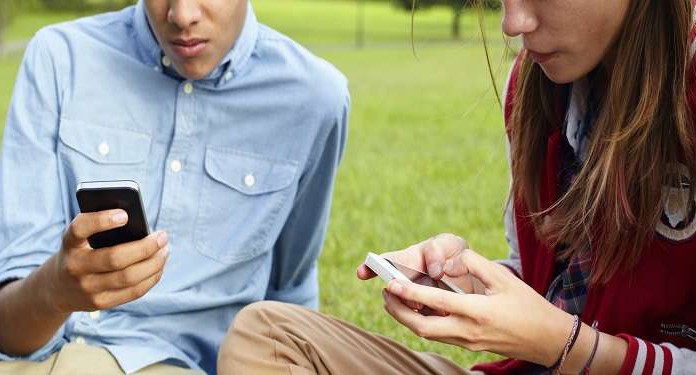 Mobilni telefoni podstiču depresiju kod tinejdžera