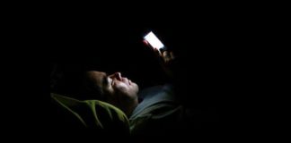 Posle 21h zaboravite na mejl, telefon i posao, kažu stručnjaci.