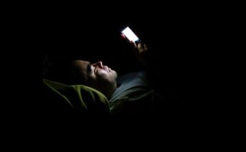 Posle 21h zaboravite na mejl, telefon i posao, kažu stručnjaci.