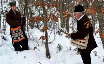 Pravoslavni vernici danas obeležavaju Badnji dan
