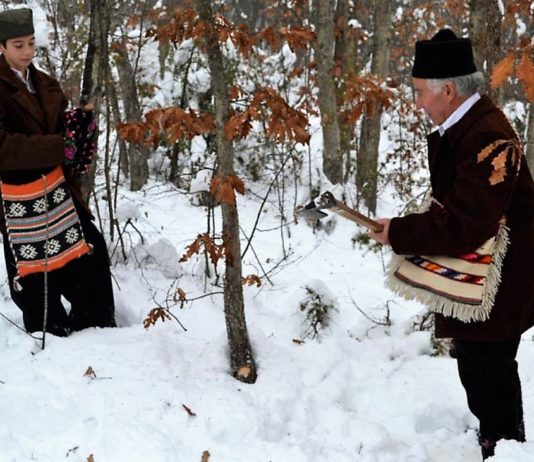 Pravoslavni vernici danas obeležavaju Badnji dan