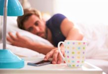 Muškarci umesto jutarnjeg seksa pre biraju mobilni telefon