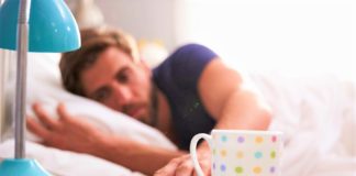 Muškarci umesto jutarnjeg seksa pre biraju mobilni telefon