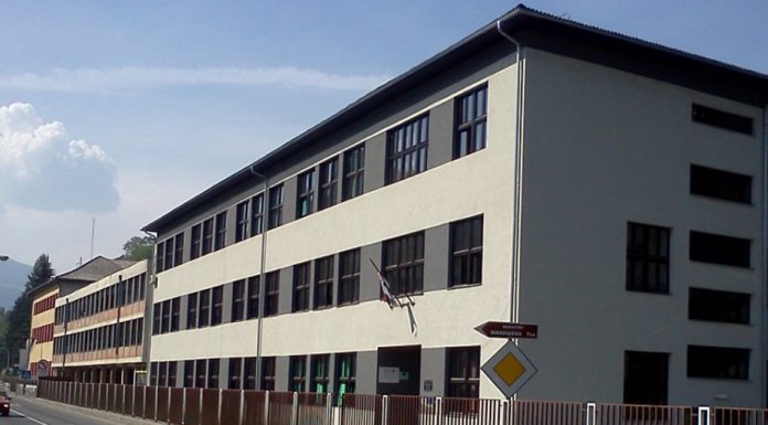 Đaci se danas vraćaju u učionice