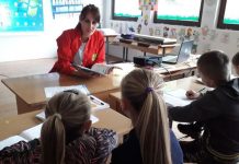 UPOZNAJTE UČITELJE KOJI ĐAKE OBRAZUJU, VOZE U ŠKOLU I SA NJIMA IGRAJU FUDBAL