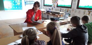 UPOZNAJTE UČITELJE KOJI ĐAKE OBRAZUJU, VOZE U ŠKOLU I SA NJIMA IGRAJU FUDBAL