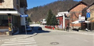 Podela sredstava za dezinfekciju u sredu ispred Doma kulture