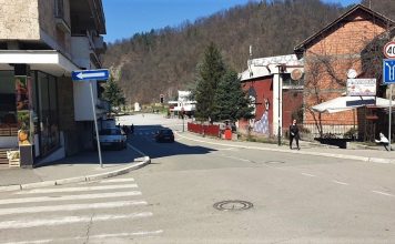 Podela sredstava za dezinfekciju u sredu ispred Doma kulture