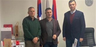 Kad narede sa vrha predsednik mora da izmisli radno mesto