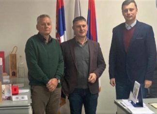 Kad narede sa vrha predsednik mora da izmisli radno mesto