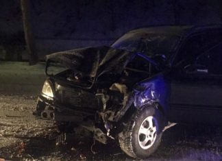 U sudaru džipa i taksi vozila povređene četiri osobe