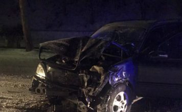 U sudaru džipa i taksi vozila povređene četiri osobe