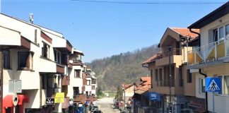 Tržni centri i ugostiteljski objekti ostaju zaključani