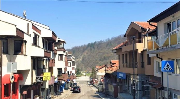 Tržni centri i ugostiteljski objekti ostaju zaključani