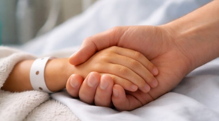 Roditelj-negovatelj od 1. oktobra: Naknada 65.000 dinara i pravo na osiguranje Roditelj-negovatelj: Od 1. oktobra naknada 65.000 dinara