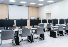 Škola „Sveti Sava“ u Prijepolju dobija skoro milion dinara za digitalnu opremu Računari u učionici — ilustrativna fotografija, ne prikazuje školu Sveti Sava